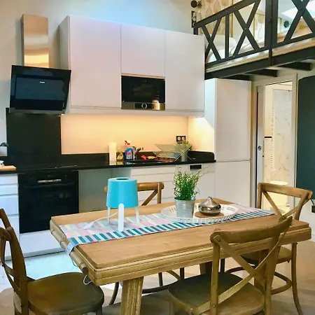 Duplex Artist Studio Converted Into A Loft Апартаменты Париж